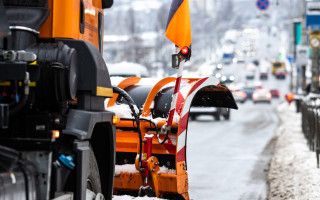 В Києві снігоприбиральна техніка розпочала цілодобове чергування на випадок опадів