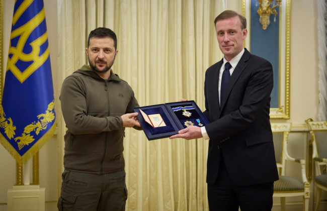 Зеленский во время встречи с советником президента США Салливаном вручил ему орден Ярослава Мудрого