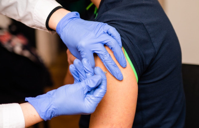 Підліткам в Україні дозволили робити бустерне щеплення від COVID-19