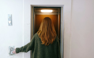 Що робити, якщо ви застрягли у ліфті через вимкнення світла: головні поради