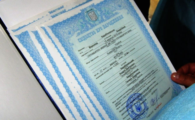 Дублікати свідоцтв про народження зможуть видавати українські консули за кордоном, — Мінреінтеграції