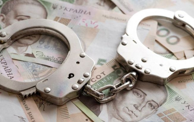 Водитель, который пытался откупиться от полицейских, предстанет перед судом