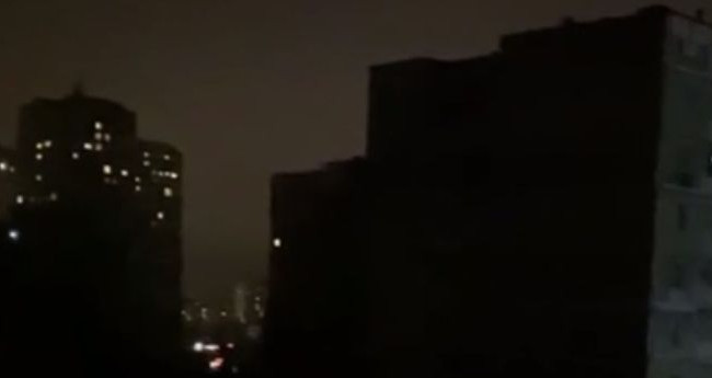 Погружение во тьму: момент отключения света в Киеве попал на видео