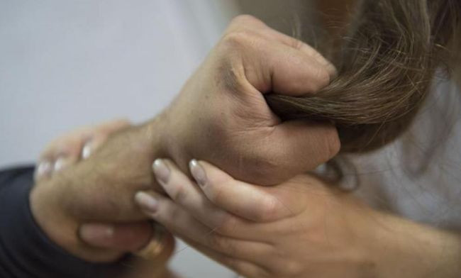 Набросил на шею жены петлю и задушил: будут судить полицейского