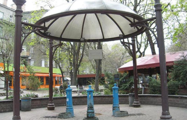 Где в Киеве можно набирать воду при ее отсутствии в доме: карта бюветов