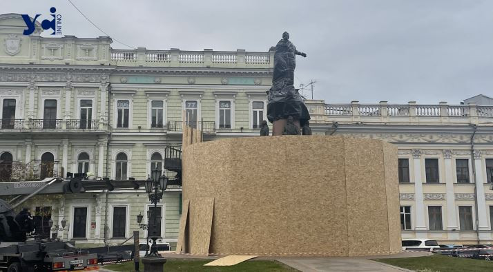 Памятник Екатерине II в Одессе готовят к демонтажу и переносу