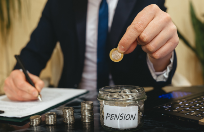 Рада приняла законопроект, предусматривающий возможность уплаты пенсионных взносов за родственников