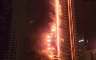 У Дубаї спалахнула потужна пожежа: загорівся 35-поверховий хмарочос поблизу Бурдж-Халіфа, відео
