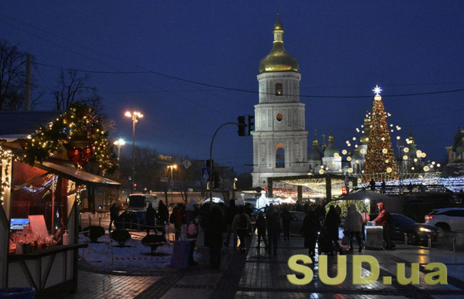 Киевляне призывают не устанавливать новогоднюю елку на Софийской площади