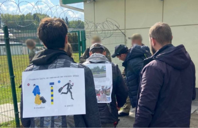 Студенты иностранных университетов, которых не выпустили из Украины на обучение, выиграли первые дела в судах