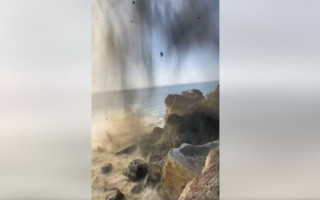В Одесской области ликвидировали мину, которую вынесло на берег: видео момента взрыва
