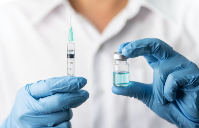 Кабмин рекордно сократил расходы на вакцинацию от COVID-19