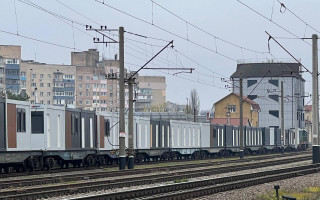 В Ірпінь доставили нову партію модульних будинків, фото