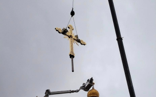 На Софійському соборі встановили новий хрест, замість того, який минулої зими зірвав сильний буревій