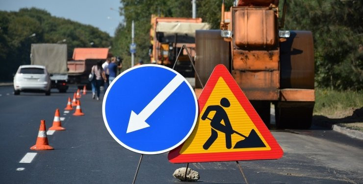 Завладели 4,6 млн грн на ремонте дорог: должностным лицам Службы автомобильных дорог сообщили о подозрении