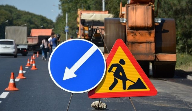 ​​Заволоділи 4,6 млн грн на ремонті доріг: посадовцям Служби автомобільних доріг повідомлено про підозру