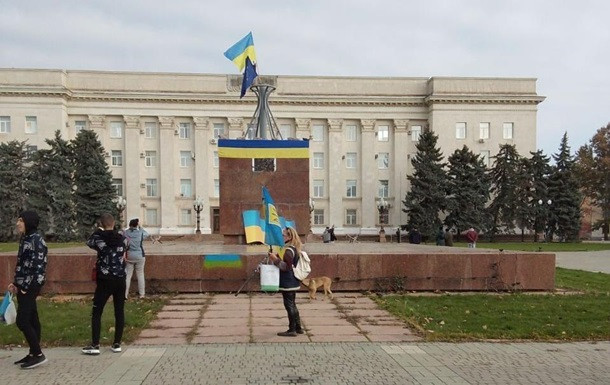 Херсон возвращается под контроль Украины: россиян призывают сдаваться в плен
