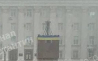 В центре Херсона уже появился украинский флаг, фото