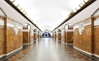 У Києві на станції метро «Університет» закрили дошками бюсти російських вчених та письменників