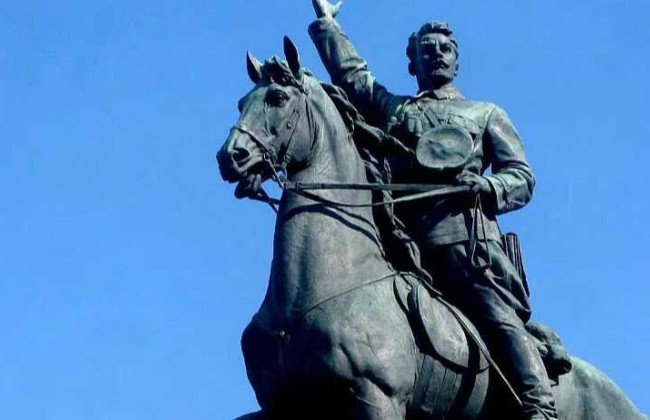 Экспертный совет Минкультуры рекомендовал демонтировать памятники Щорсу и Ватутину в Киеве