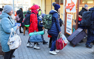 Болгарія не буде переселяти українських біженців із готелів у бази відпочинку