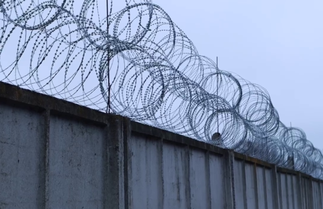 В Офісі Президента показали, як будують стіну на кордоні з Білоруссю, відео