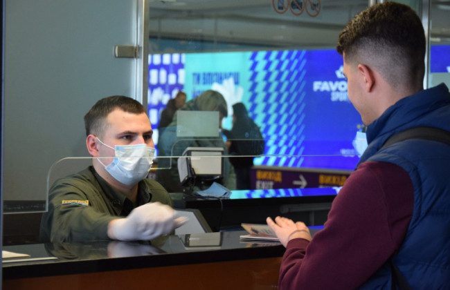 Рада готовится принять закон, согласно которому Центр при СБУ будет предоставлять иностранным партнерам исчерпывающую информацию о выезжающих за границу