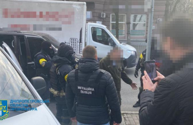 Продавав підроблені довідки для ухилянтів за $20 тисяч: у Дніпрі спіймали ділка