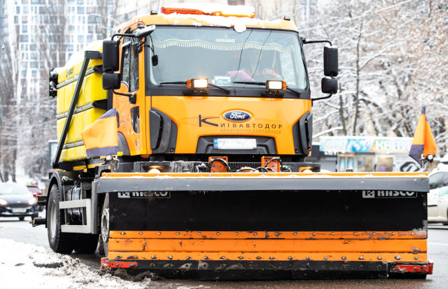 В Киеве на этой неделе ожидают снег: чем будут обрабатывать дороги, мосты и тротуары