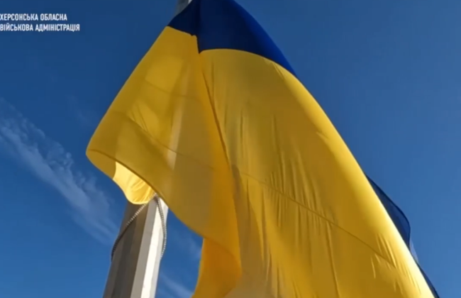 Хлопці сховали й так пережив: українцям розказали історію херсонського флагштока