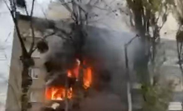 В Киеве есть жертва в результате попадания ракеты врага в жилой дом