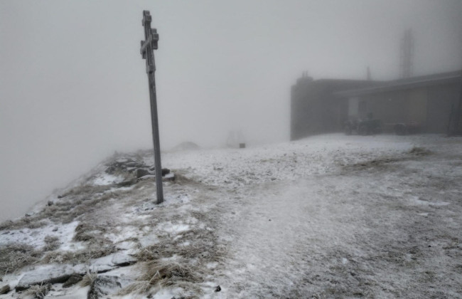 Карпати засипало снігом і тримається мінусова температура