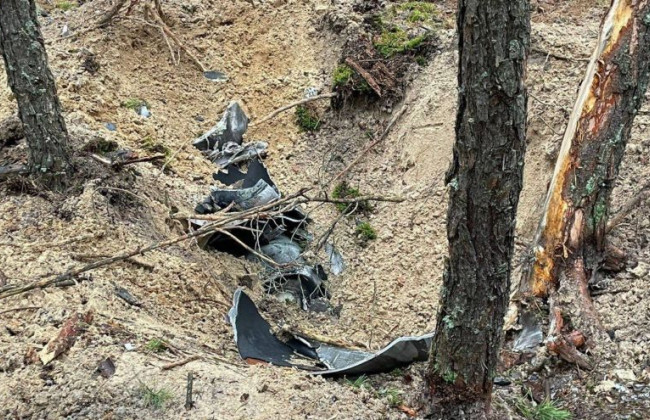 Під Києвом знайшли уламки ще однієї збитої російської ракети: фото та відео