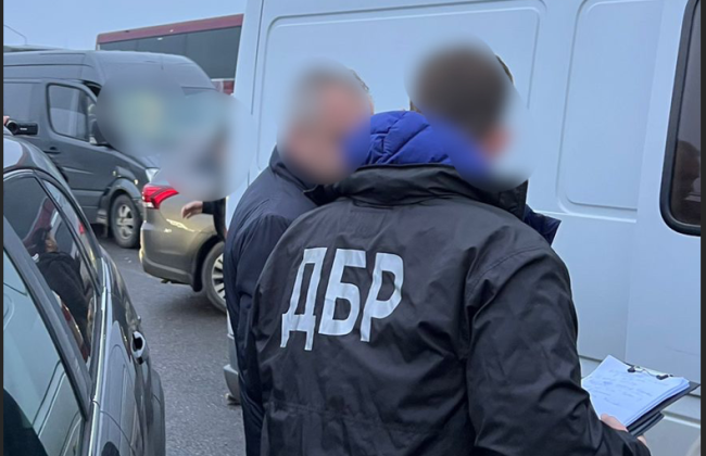 500 евро с автобуса: руководителей таможенного поста «Тиса» поймали на взятке