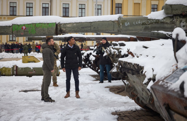 Зеленский прошелся заснеженным Киевом с премьер-министром Великобритании, видео