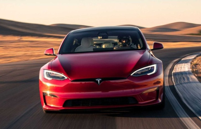 Tesla масово відкликає автомобілі у США