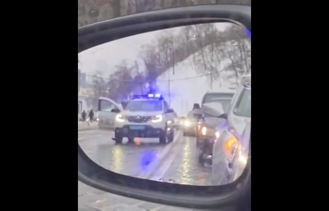 Злочин і кара: водій намагався об'їхати затор, але це побачила поліція
