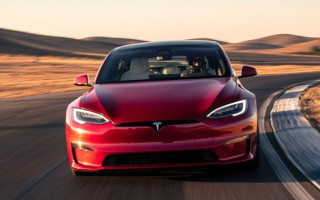Tesla масово відкликає автомобілі у США