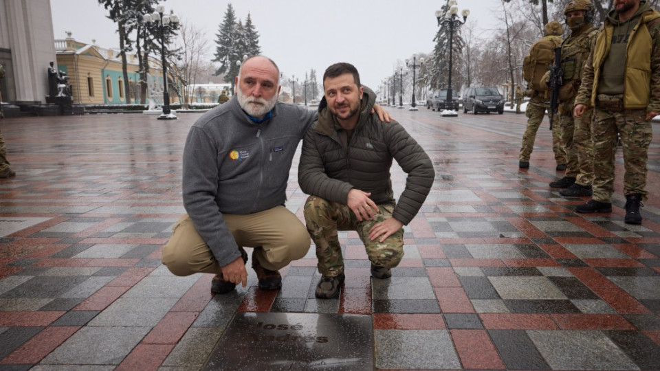 Алея сміливості у Києві поповнилась ще однією табличкою, відео та фото