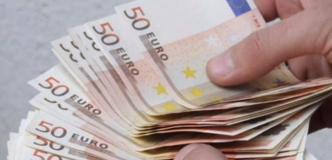 Водій, який пропонував поліцейському хабар в 1000 євро, постав перед судом