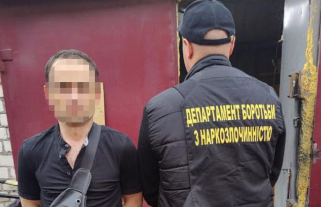 Суд наказал киевлянина, который в гараже обустроил нарколабораторию: фото