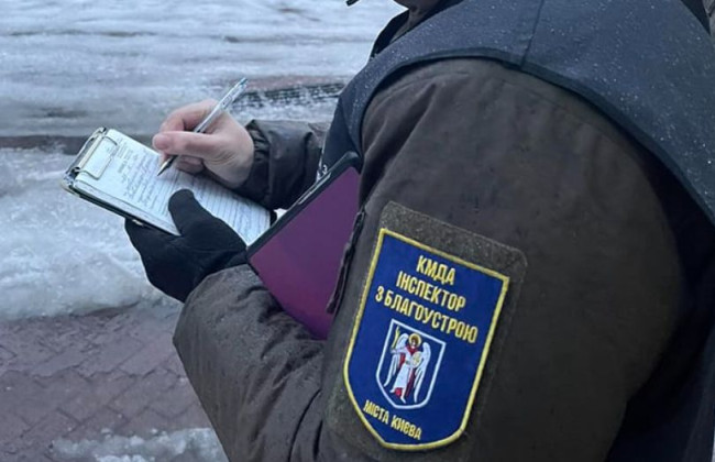 Несвоевременная уборка снега: в Киеве инспекция благоустройства внесла уже сотни предписаний