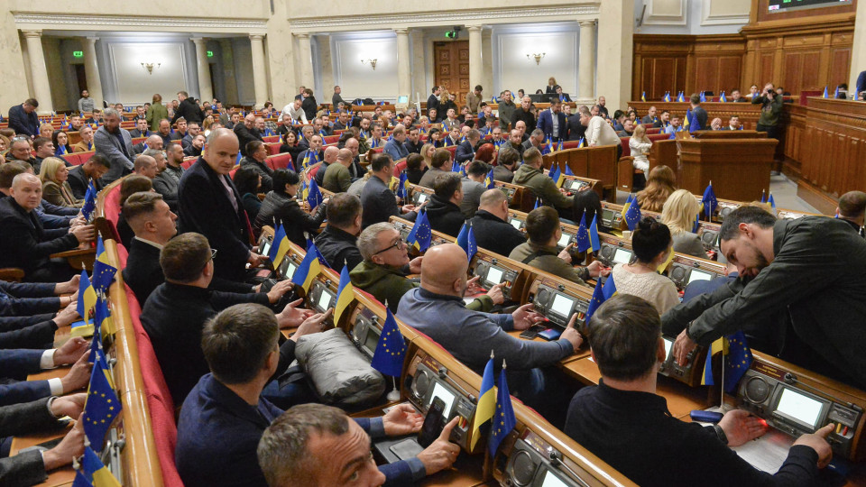 Раді рекомендують підтримати законопроєкт про припинення повноважень депутатів місцевих рад від заборонених партій