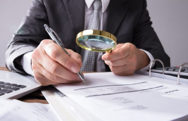 Зеленский подписал закон о сокращении срока усиленного финансового мониторинга бывших топ-чиновников