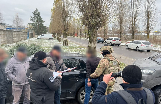 На Рівненщині поліцейський за 4 тисячі доларів хотів «повісити» вину на іншу людину