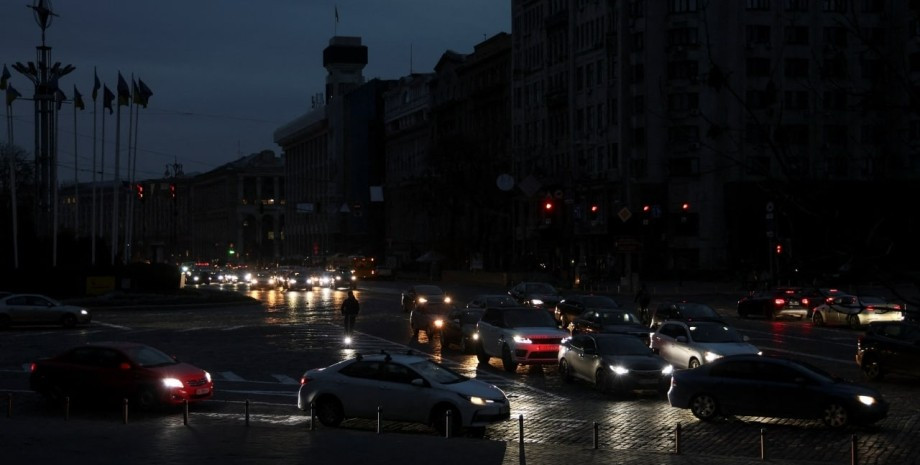 В Киеве после взрыва начались экстренные отключения света