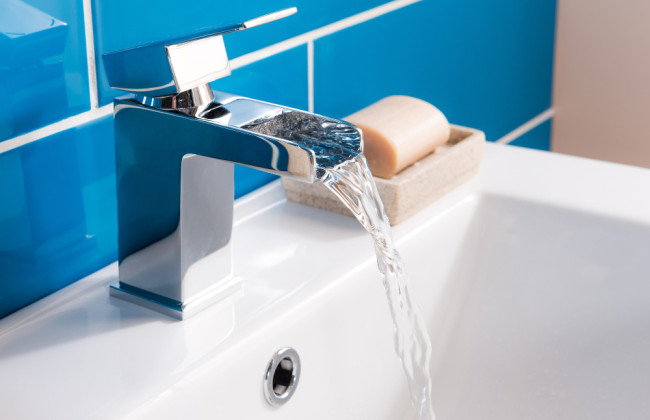 В Киевской городской военной администрации сообщили, когда должны появиться вода и тепло в домах