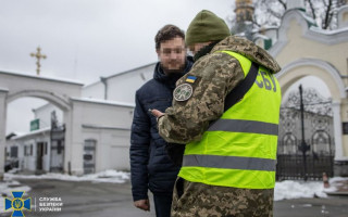 Проросійська література та мільйони готівки: що СБУ знайшла у Києво-Печерській Лаврі та інших приміщеннях УПЦ МП, фото та відео