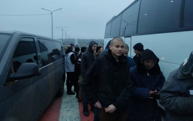 Украина вернула из плена 35 военных и одного гражданского