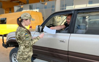 Виїзд чоловіків-водіїв, волонтерів: порядок видачі дозволів на перетин кордону через систему «Шлях»
